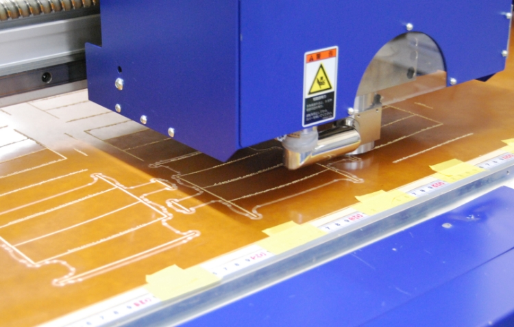 打抜加工をしている様子の写真