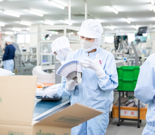 検品中の様子の写真